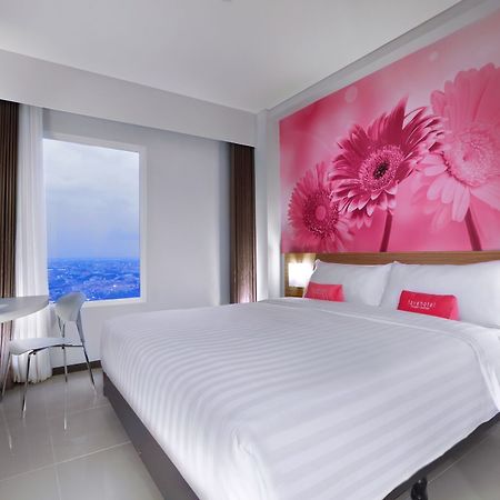 Favehotel Rungkut Surabaya Exteriör bild