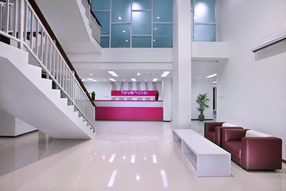 Favehotel Rungkut Surabaya Exteriör bild