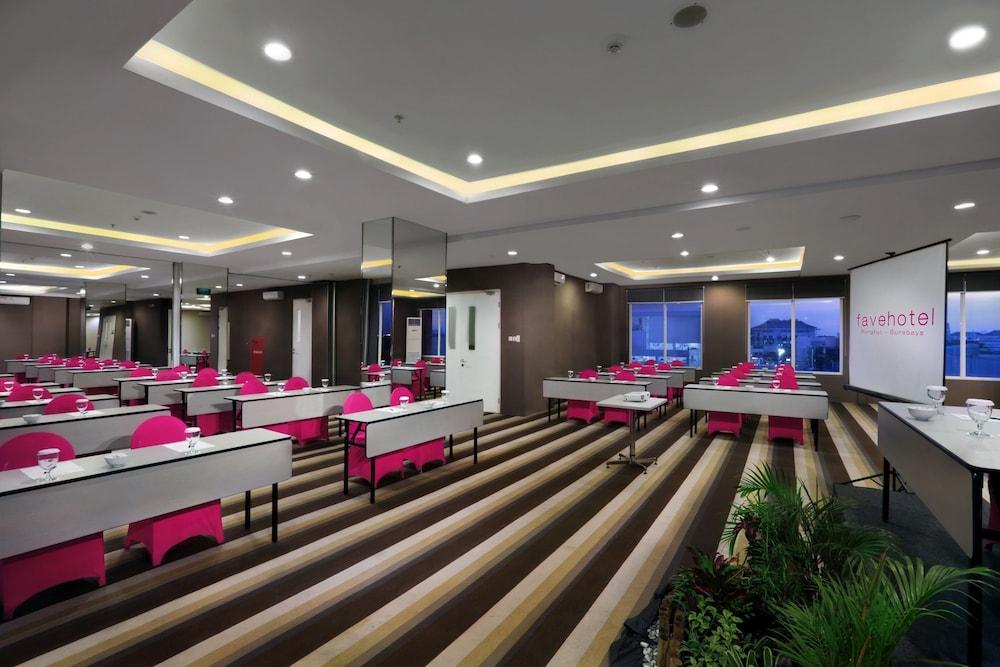 Favehotel Rungkut Surabaya Exteriör bild
