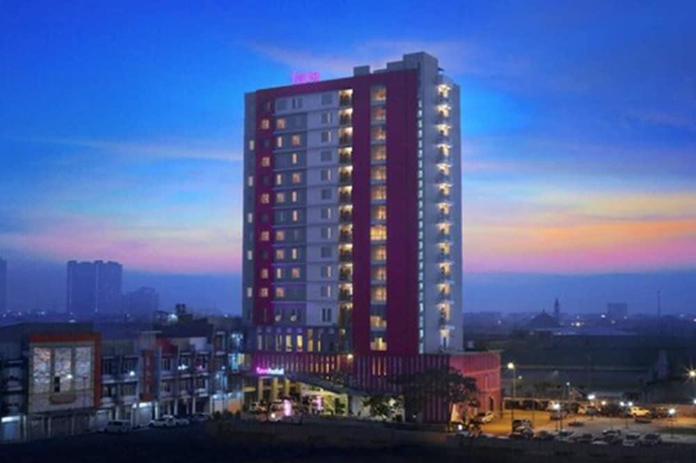 Favehotel Rungkut Surabaya Exteriör bild
