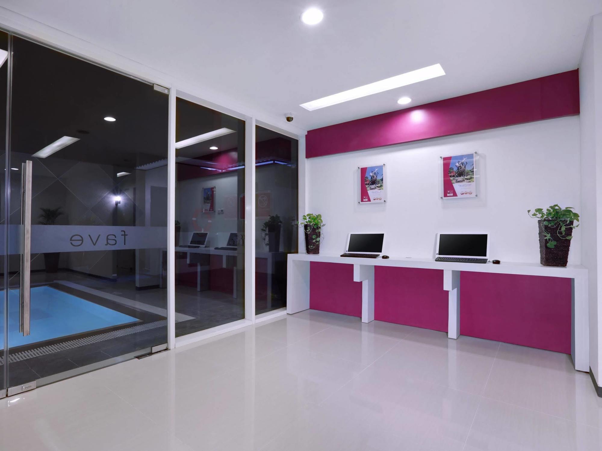 Favehotel Rungkut Surabaya Exteriör bild